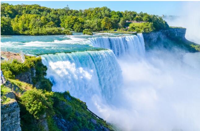 Niagara Falls is perhaps Canada’s most famous attraction
